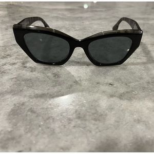 Burberry sunglass frame